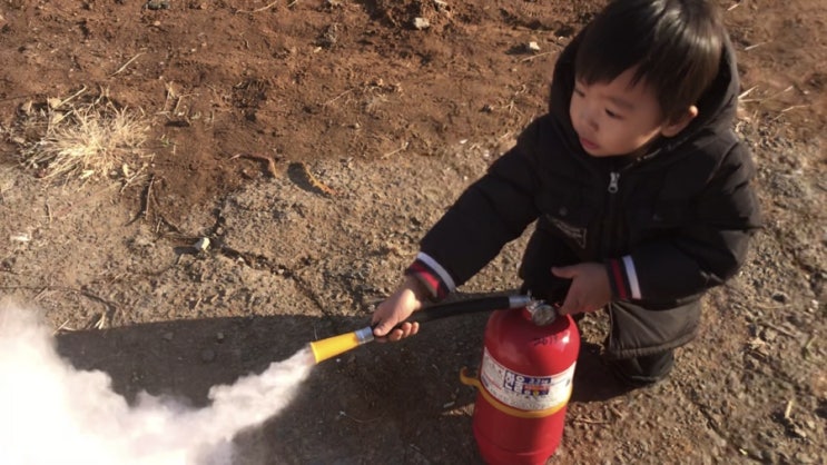  카봇 소방차 다이어EX와 아모포스 출동! 유아들과 함께한 진짜! 불! 끄기 놀이 “소화기사용법” Korean Fire Extinguisher Use