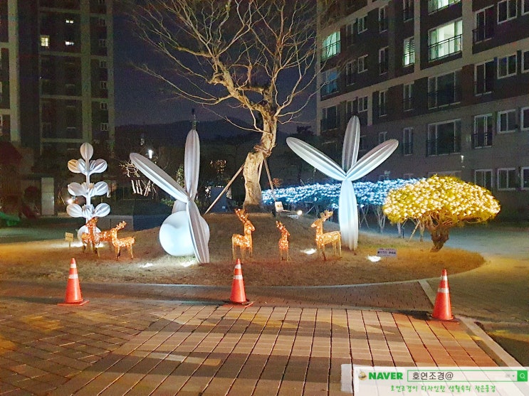  크리스마스트리 나무로 경남 아파트 단지의 분위기를 화려하게 만들 수 있어요!