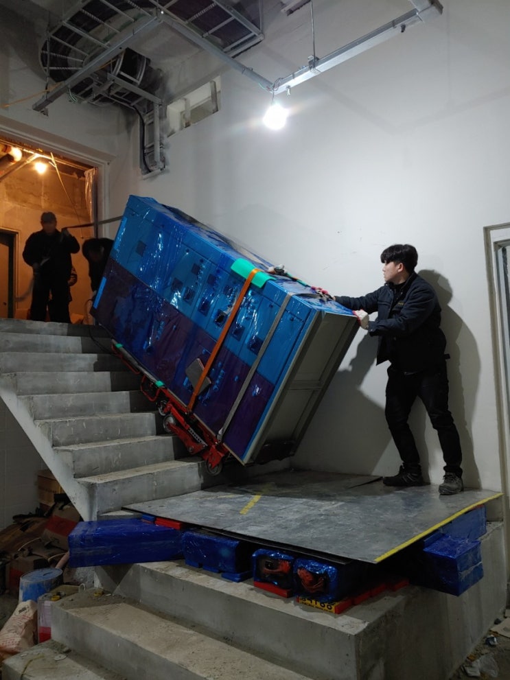  도비업체 계단운반 배전반 판넬 설치 한성중량 도비 입니다.