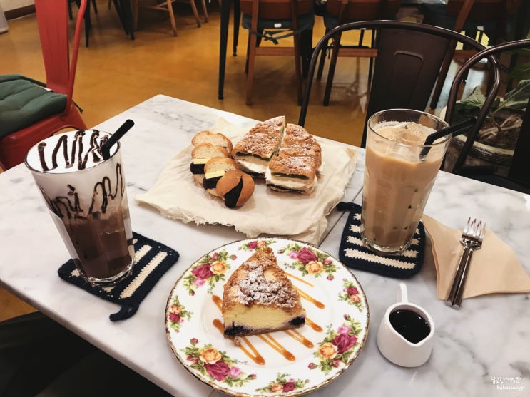  일산 디저트 카페 동화속의 빵집같던 공간 cafe1330