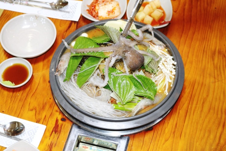  365일 먹어도 질리지 않는 "원가네 소문난 감자탕" 가게를 소개합니다.