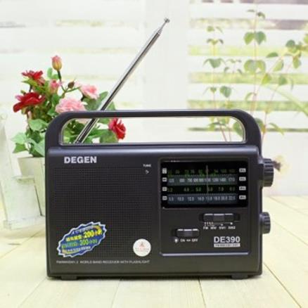 실속형손잡이 아날로그 단파라디오 (75,000원)