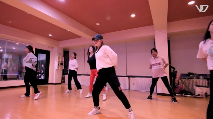 마포 합정 피트니스 댄스  신나는 음악에 맞춰 즐겁게 춤추는 다이어트 운동