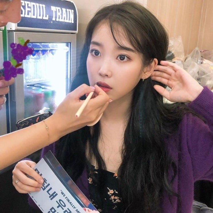  예콩찌의 워너비:: 아이유 셀카 모음 :-) 후면 카메라로 찍어 더 사랑스러워 보이는 SNS 셀카 대방출!