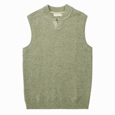  CLUBCAMBRIDGE 투톤 슬릿넥 니트 베스트_CZWAW19310BEX (69,500원)