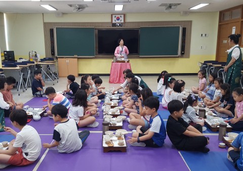 어르신들이 이어나가는 우리들의 전통문화
