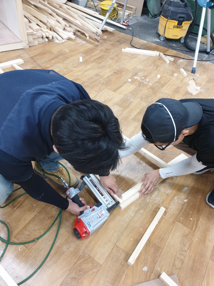  건축목공산업기사(과정평가형)(건축시공,천장설치,커텐박스)