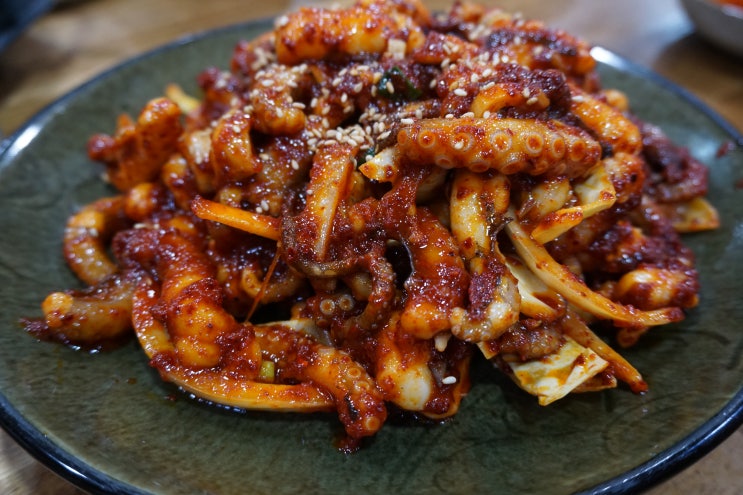  아이와 함께 낙지볶음! 제주시 연동맛집 달맞이 식당, 아구찜과 간장게장도 일품이에요~