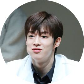  팬싸에서 샤인머스켓 한 알씩 나눔하는 SF9 다원