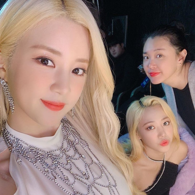 에이핑크 금발 헤어 스타일링&메이크업 스타일링 에이핑크 금발 헤어 스타일링&메이크업 스타일링