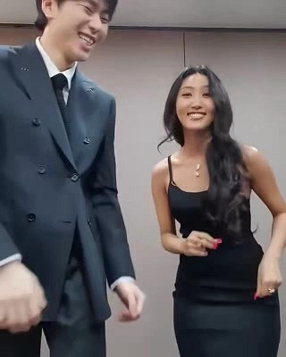 인스타 난리난 화사 지코 케미 인스타 난리난 화사 지코 케미