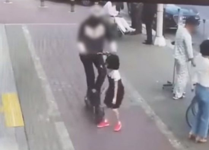 거리 점령한 전동킥보드… 안전사고 급증 거리 점령한 전동킥보드… 안전사고 급증