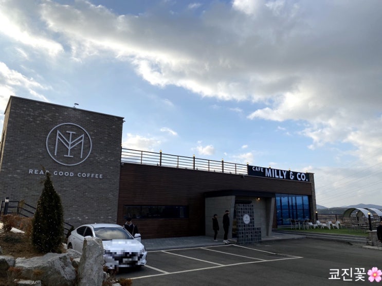  태안카페_밀리앤코[cafe MILLY&CO.]/이색카페/루프탑카페/밭뷰카페/자연뷰