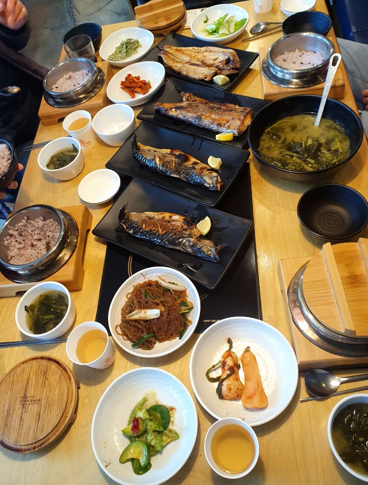  엄마와 함께 생선구이, 화덕위에 고등어