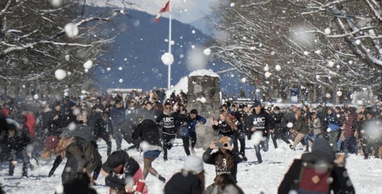 U of BC 연례행사 눈싸움대회 눈이 너무 많이와서 취소