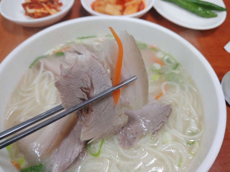 제주공항 근처 연동 몰고랑국수 흑돼지 고기국수 맛집! 우연히 들렀다가 맘에 쏙 들었다는~ | 알쓸리뷰X제주밥집