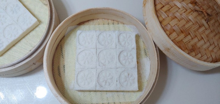  부드럽고 고소한  알알이 씹히는 옥수수설기