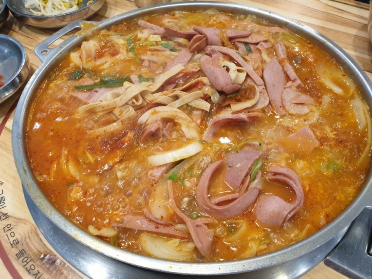  논현역혼밥 부대찌개맛집 이태리부대찌개에서 점심으로 부대전골 먹었어요~