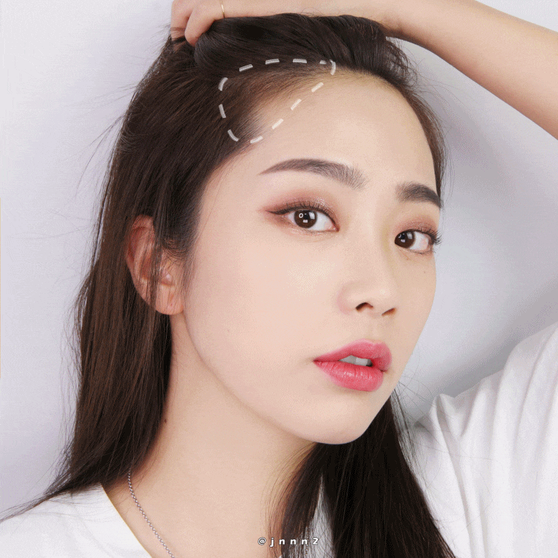 [헤어라인 섀도우] 2개의 어플리케이터로 간단하게 헤어라인을 커버해보았습니다. '라츄 헤어쿠션 마스터'