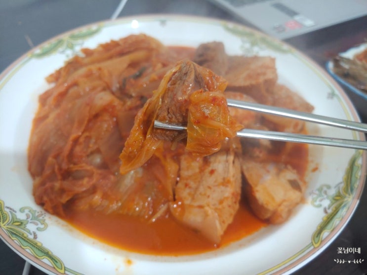  묵은지요리 / 백종원 김치찜 황금레시피 묵은지와 통돼지고기만 있으면 한끼 뚝딱!