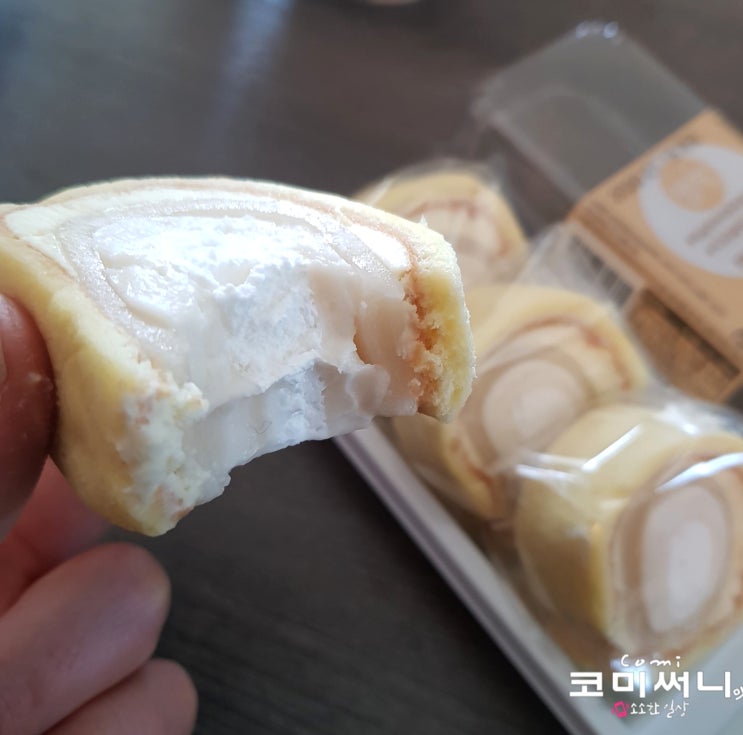 cu 편의점 추천 디저트 띵작 쫀득 찰떡롤 플레인 : 롤과 떡의 환상적 조화 cu 편의점 추천 디저트 띵작 쫀득 찰떡롤 플레인 : 롤과 떡의 환상적 조화