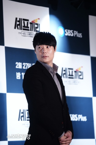 유명셰프 최현석 악재 겹쳤다…휴대폰 해킹·사문서 위조 혐의 유명셰프 최현석 악재 겹쳤다…휴대폰 해킹·사문서 위조 혐의