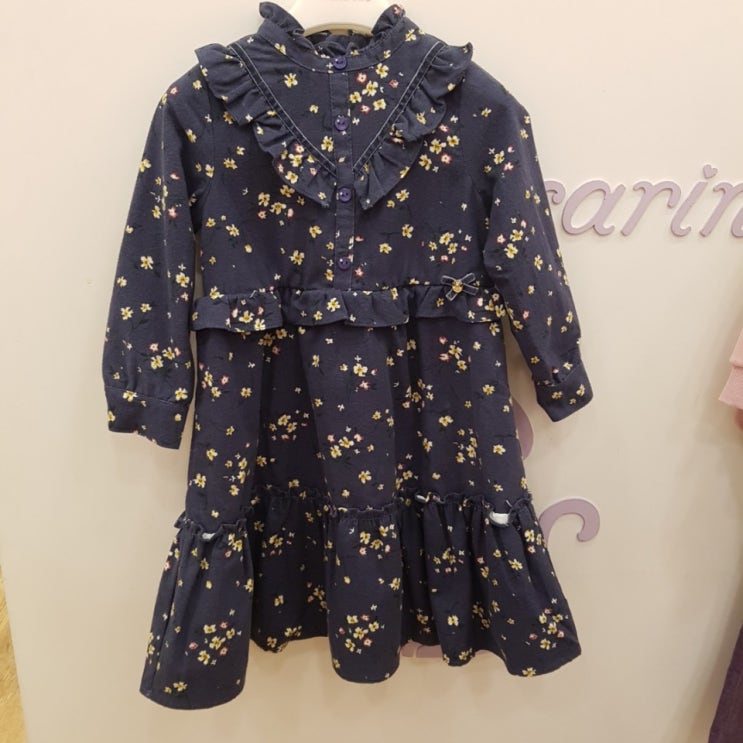  [베베드피노] 모다까리나 면핀치나염원피스 꽃무늬가 넘 이뿌고 네이비칼라가 따뜻해요 !!