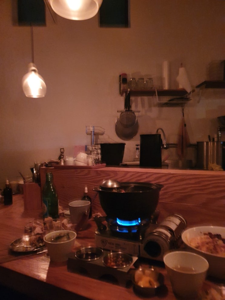  불당동, 무국적 정체불명 분위기 깡패 식당, 춘희