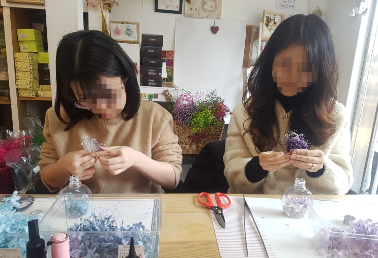  친구와 즐거운 공방 데이트 하바리움 만들기 원데이 체험