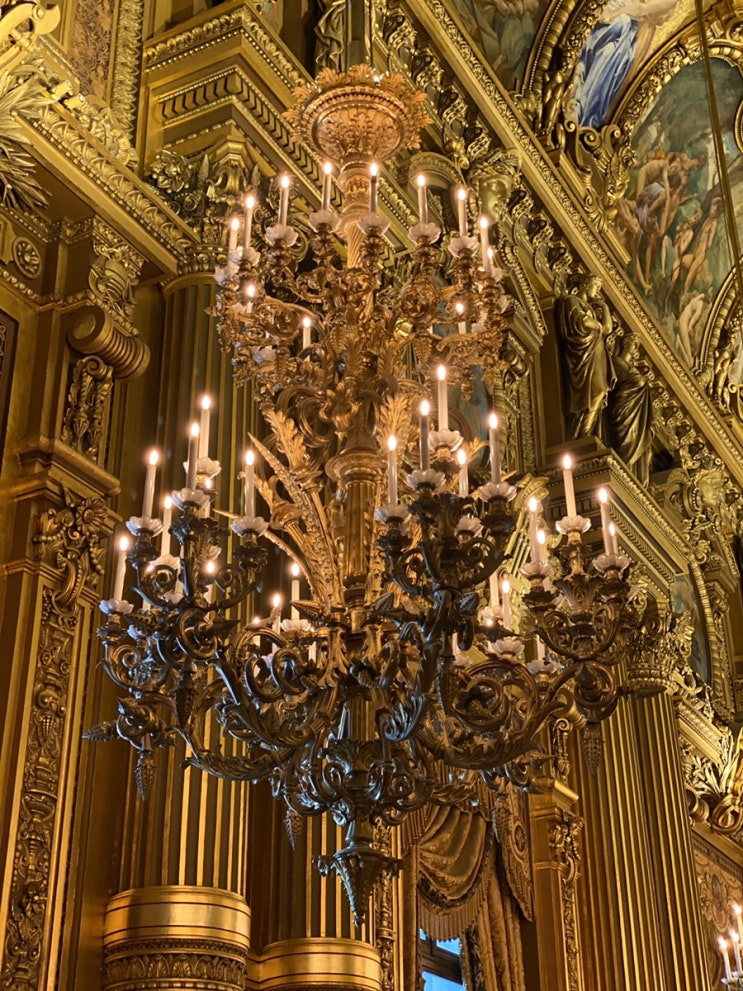 파리 파업, 베르사유 궁전 대신 다녀온 오페라 가르니에