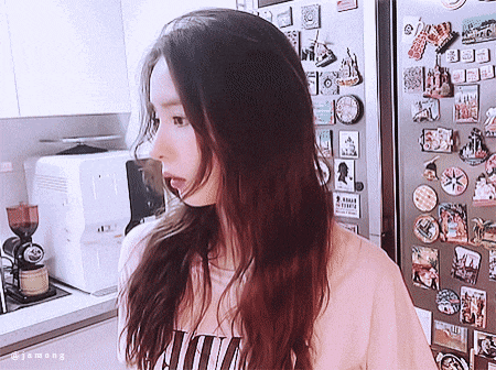 화려하게 이쁜 신세경 브이로그 미모 근황 화려하게 이쁜 신세경 브이로그 미모 근황