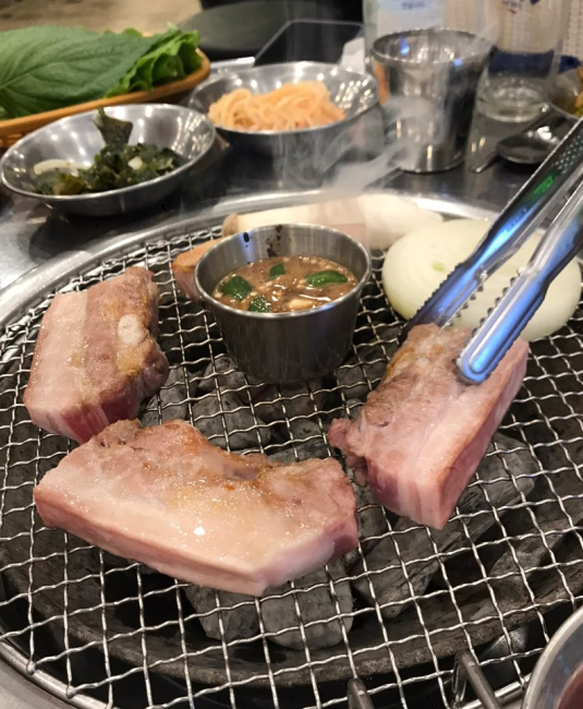  두툼한삼겹살맛집 여기야 여기~