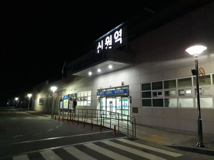  밤에 산속 약수터에 올라가기