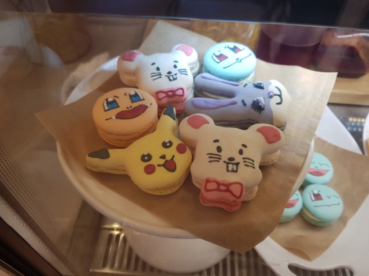  귀여운 마카롱이 있는 망미동 카페 메이시스