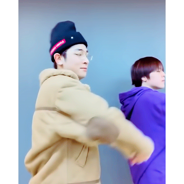 포켓돌즈 한결 도현 아무노래챌린지 움짤! 포켓돌즈 한결 도현 아무노래챌린지 움짤!