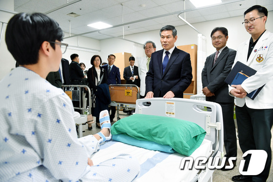 병사, 동행자 없이 민간병원 진료 가능…兵 단체실손보험 도입 병사, 동행자 없이 민간병원 진료 가능…兵 단체실손보험 도입