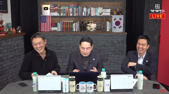 최태원 재판서 ‘설립목적’ 대답 못한 가세연 최태원 재판서 ‘설립목적’ 대답 못한 가세연