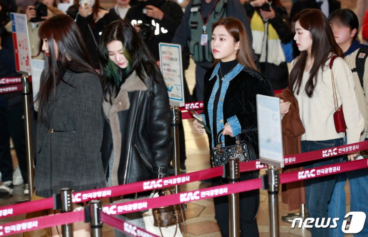 200122 레드벨벳 (Red Velvet) in 공항 200122 레드벨벳 (Red Velvet) in 공항