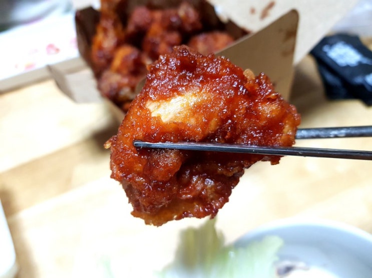  언제 먹어도 맛있는 치킨의 꿀맛 (Feat. 알배추 치킨 쌈)