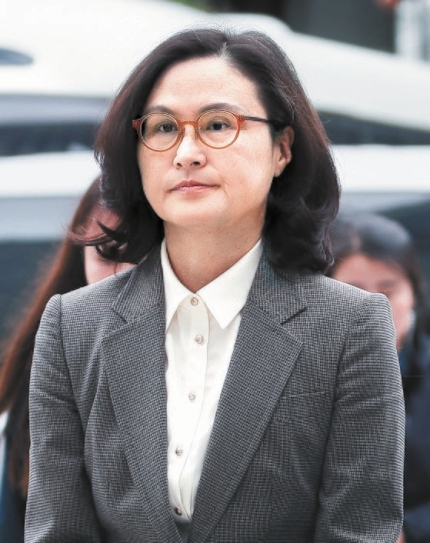 정경심, 재판 첫 출석 "검찰 이 잡듯 뒤졌다···전부 무죄" 주장 정경심, 재판 첫 출석 "검찰 이 잡듯 뒤졌다···전부 무죄" 주장