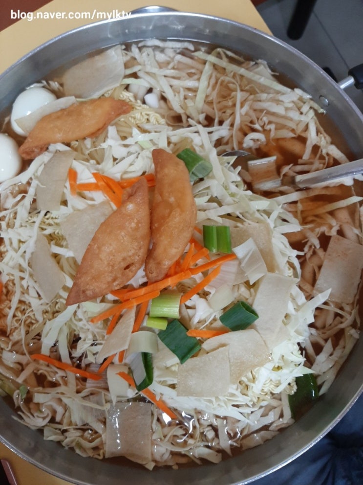  어린시절 추억의 식당: 오장동 냉면집 (흥남집과 함흥냉면) 과 신당동 떡볶이집 (우정과 종점)