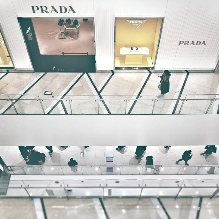 [일일 스냅] 유리 천장은 없다! (feat. PRADA)