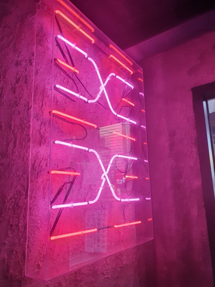  홍대 펍 엑스엑스 힙한 인테리어 피맥 맛집 PUB XX