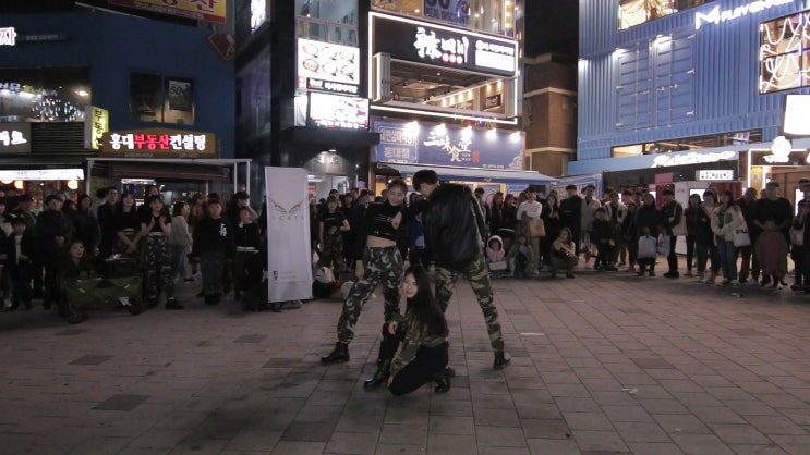  매월 정기 홍대 버스킹 공연을 하는 커버댄스 공연반  브로드 댄스 커버댄스 청소년 공연반