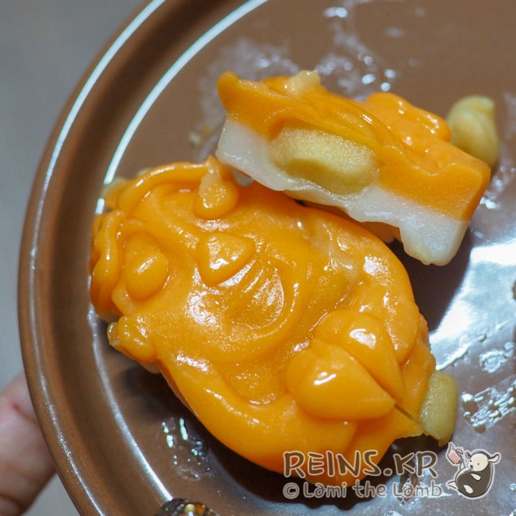  제주 여행길에 집어오는 돌하르방떡 (감귤앙금)