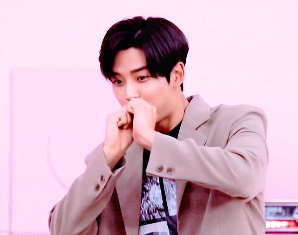 아이돌룸 SF9 론쏭 인성 풍선 하트 로운 움짤! 아이돌룸 SF9 론쏭 인성 풍선 하트 로운 움짤!