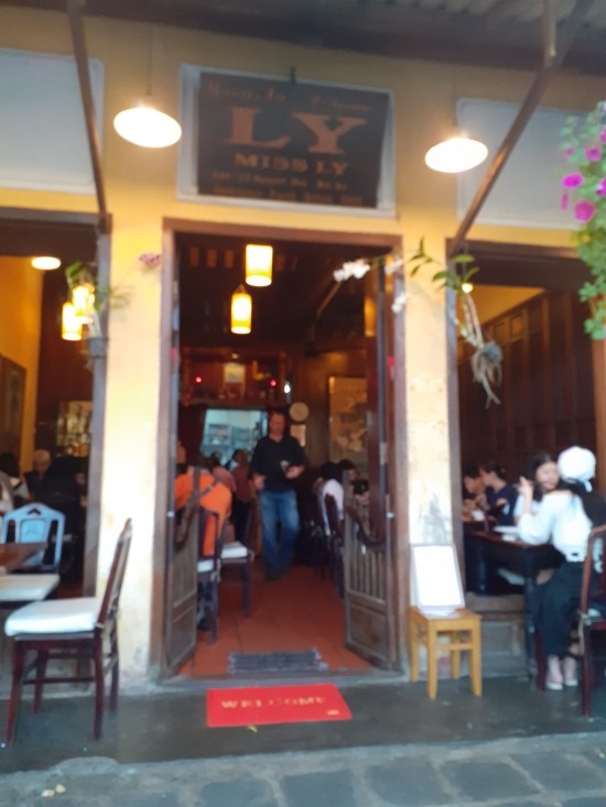 여자 혼자 다낭 호이안 여행_맛집 미쓰리 호로콴 해피하우스