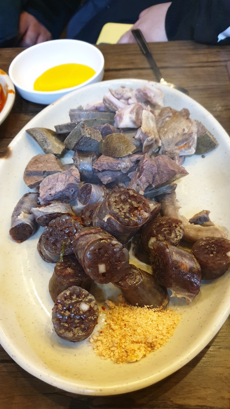  서현역:) 순대 2인분의 양이 이게 맞나? 24시간 맛짱분식집