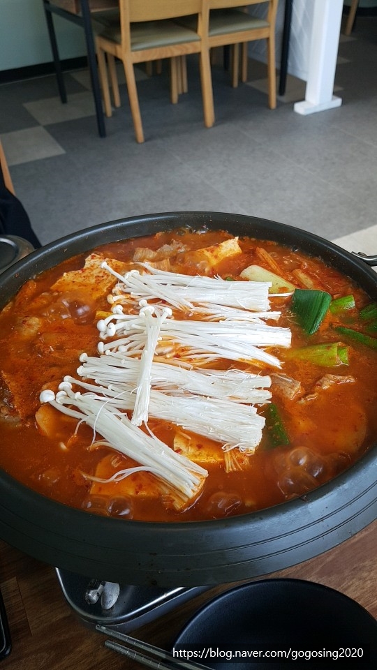  판교 김치찌개 맛집:) 느티나무집