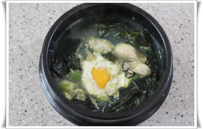  겨울 제철 굴로 만드는 굴국 레시피